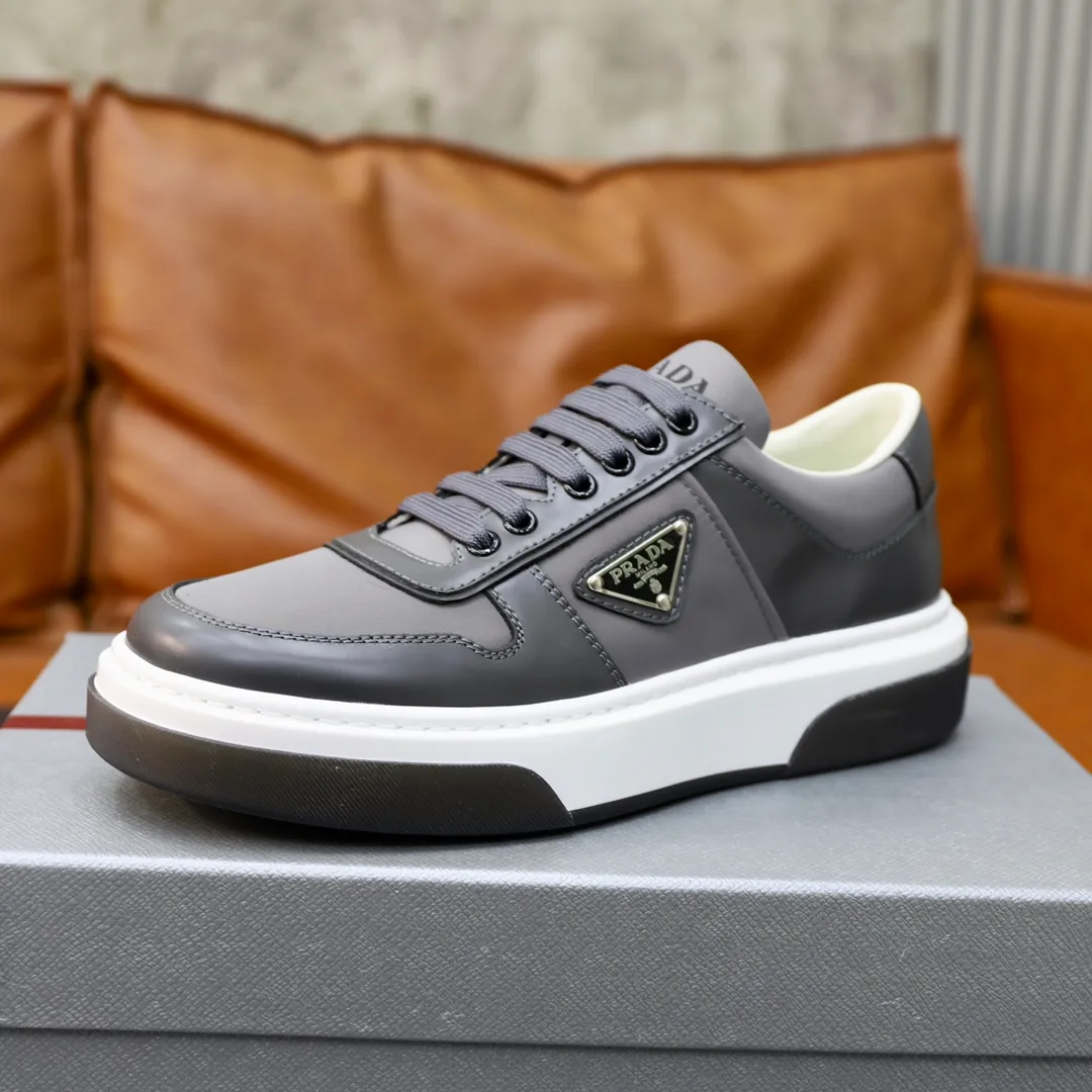 Factory price: 720 top original order Brand: PRADA (Prada) Standard code: Men's size 38/44 (45 can be customized) Grade: Same as the official website Material: Original cowhide, cowhide lining, original combination two-color wear-resistant soft outsole Style category: casual sports version, young fashion, European and American trend, British style Color: actual picture color